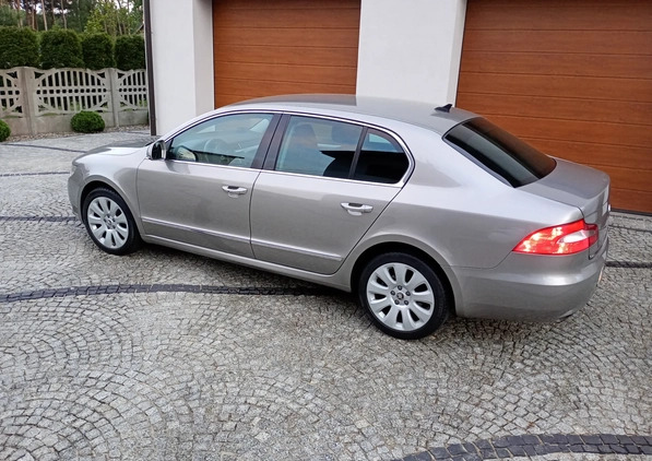 Skoda Superb cena 34900 przebieg: 275000, rok produkcji 2011 z Odolanów małe 254